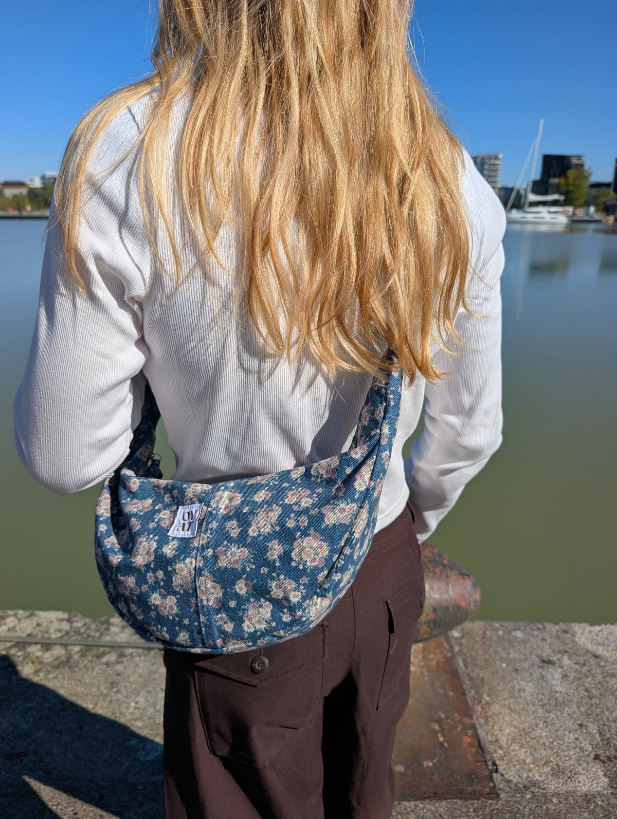 Crossbag bleu à fleurs