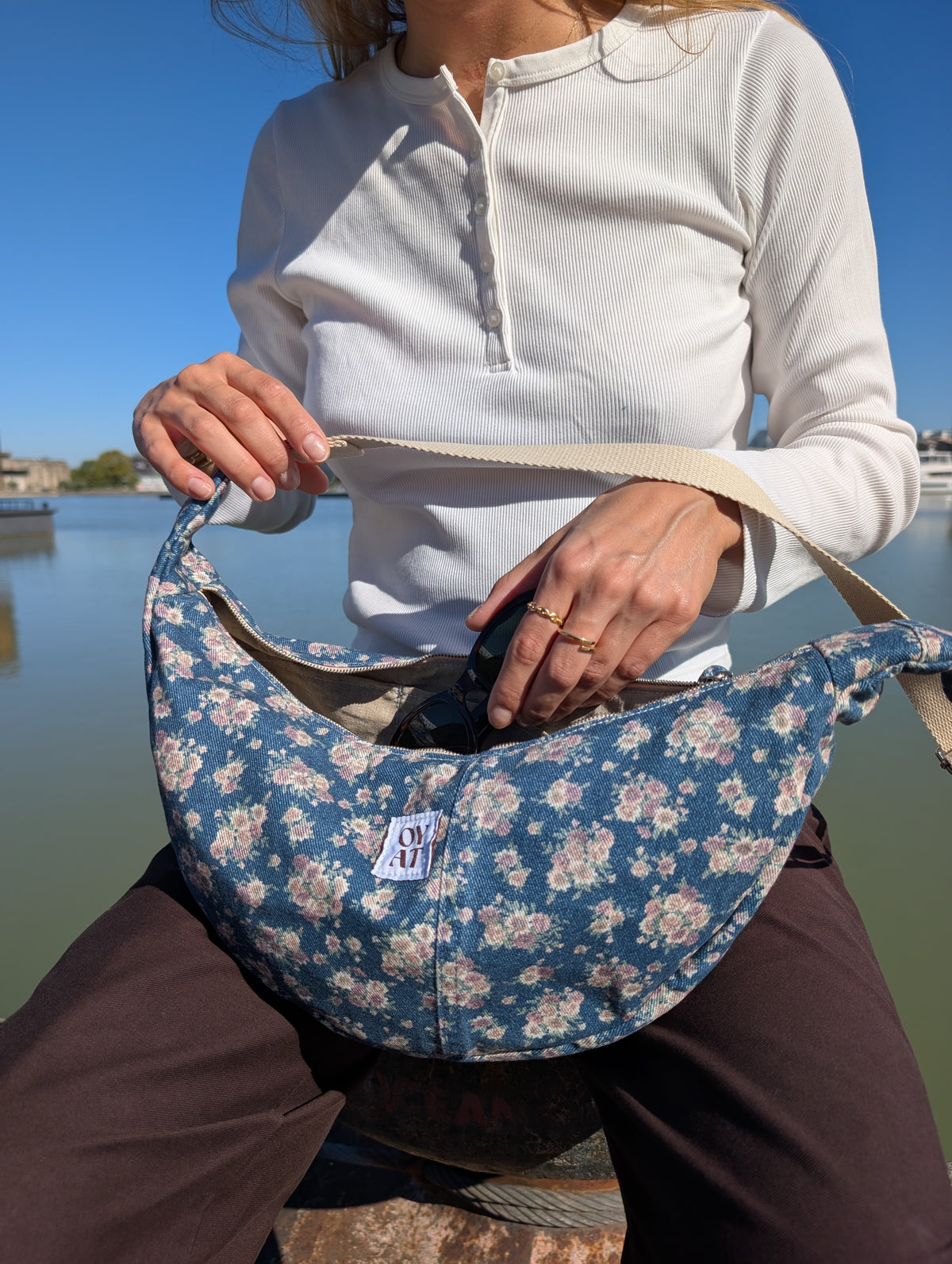 Crossbag bleu à fleurs