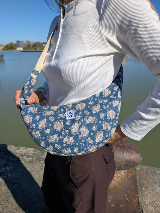 Crossbag bleu à fleurs
