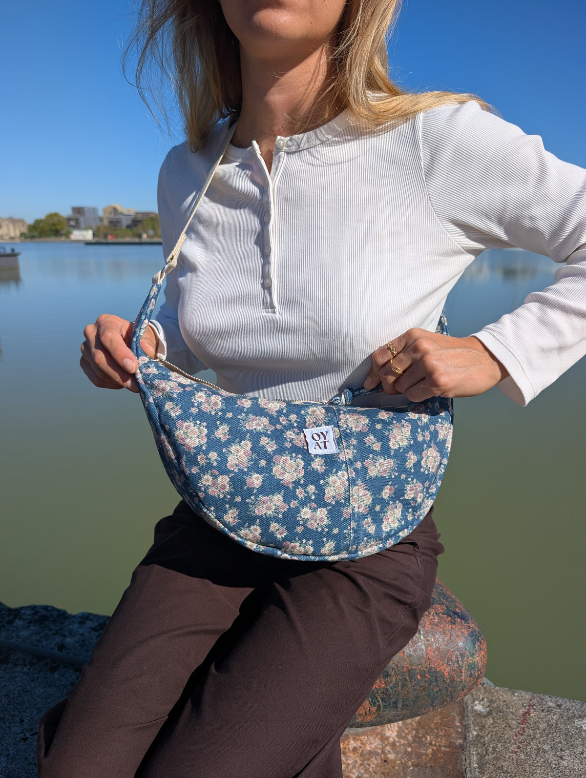 Crossbag bleu à fleurs